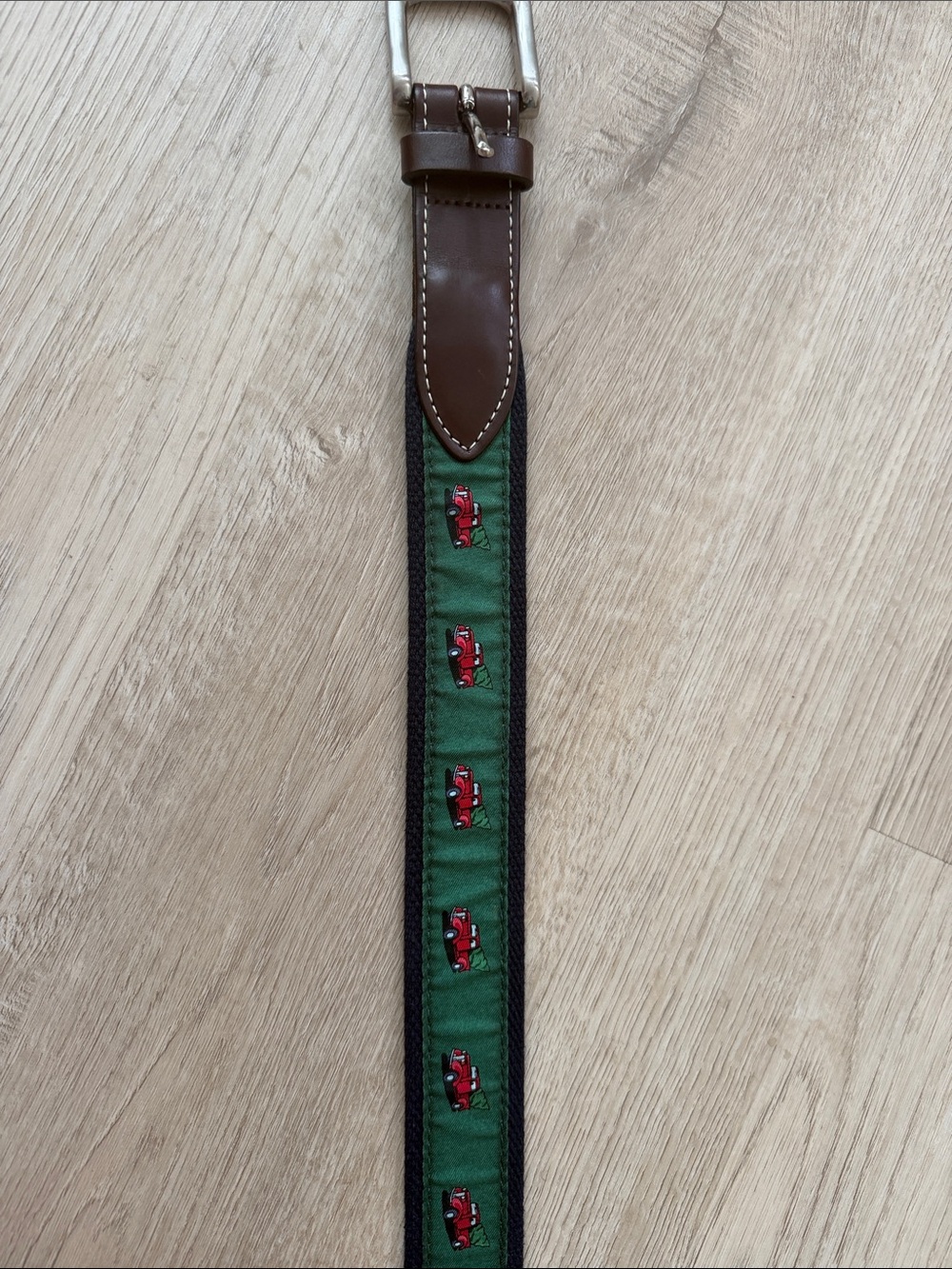 Vineyard Vines Classic Green Webbing Belt with Red Car Embroidery S 32